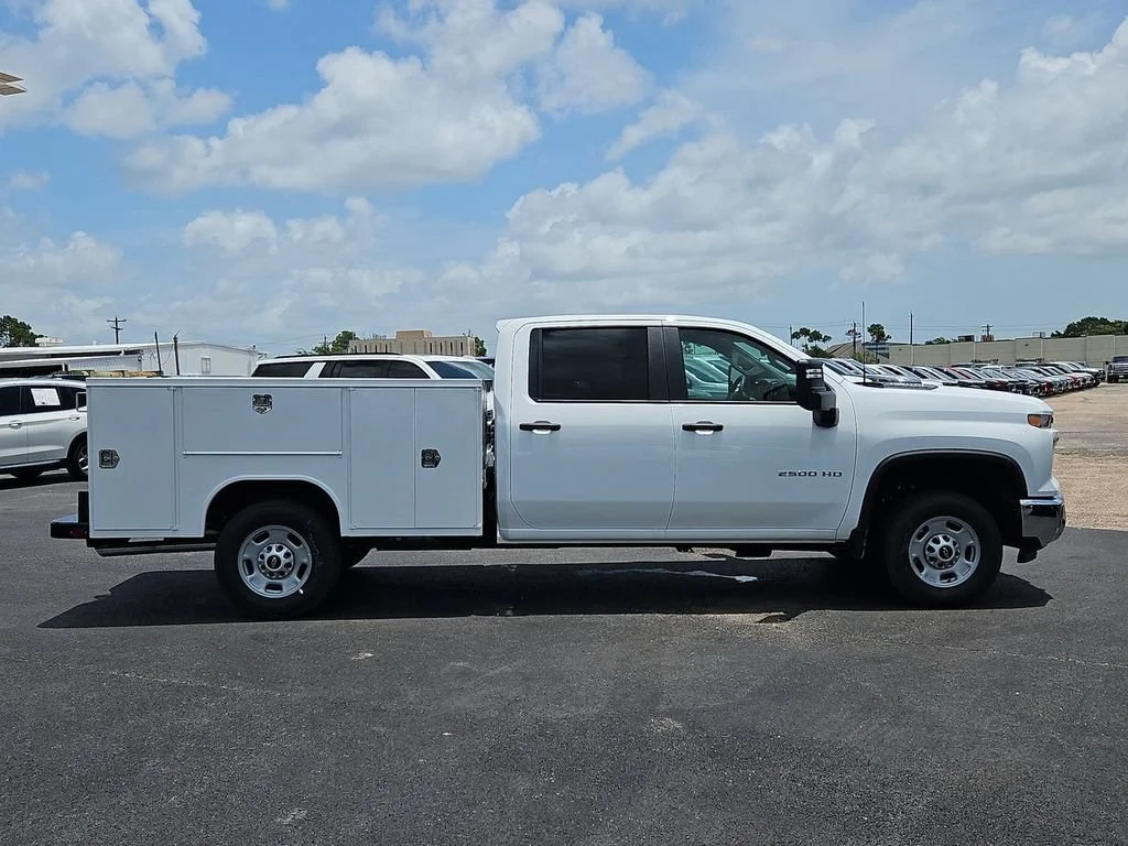 New 2026 Summit White Chevrolet WT image 8