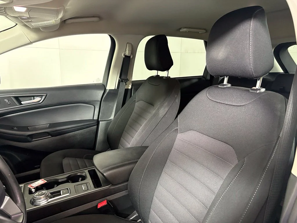 Used 2022 Silver Ford SE image 18