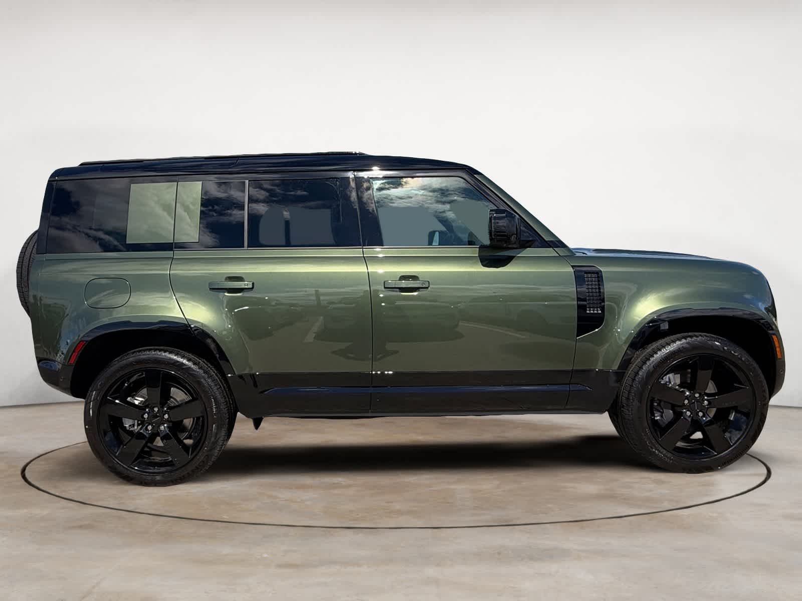 New 2026 GREEN Land Rover X-Dynamic SE image 6