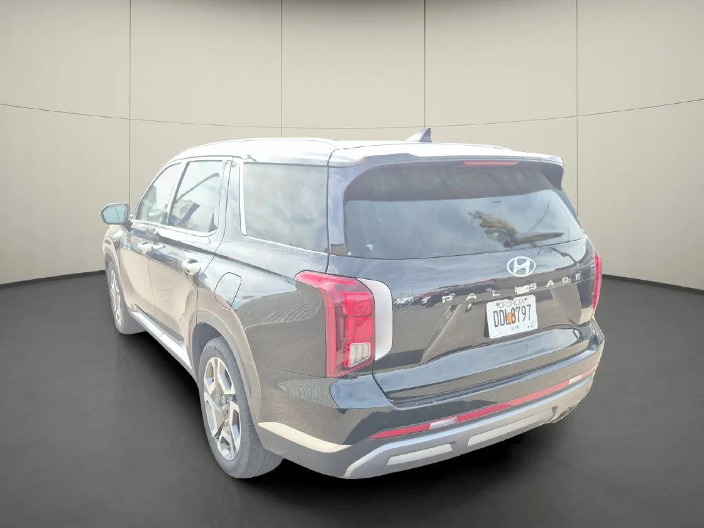 Used 2025 Black Hyundai Limited image 5
