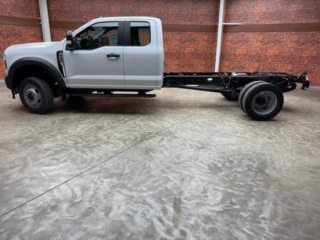 New 2026 Oxford White Ford F-450® XL image 2