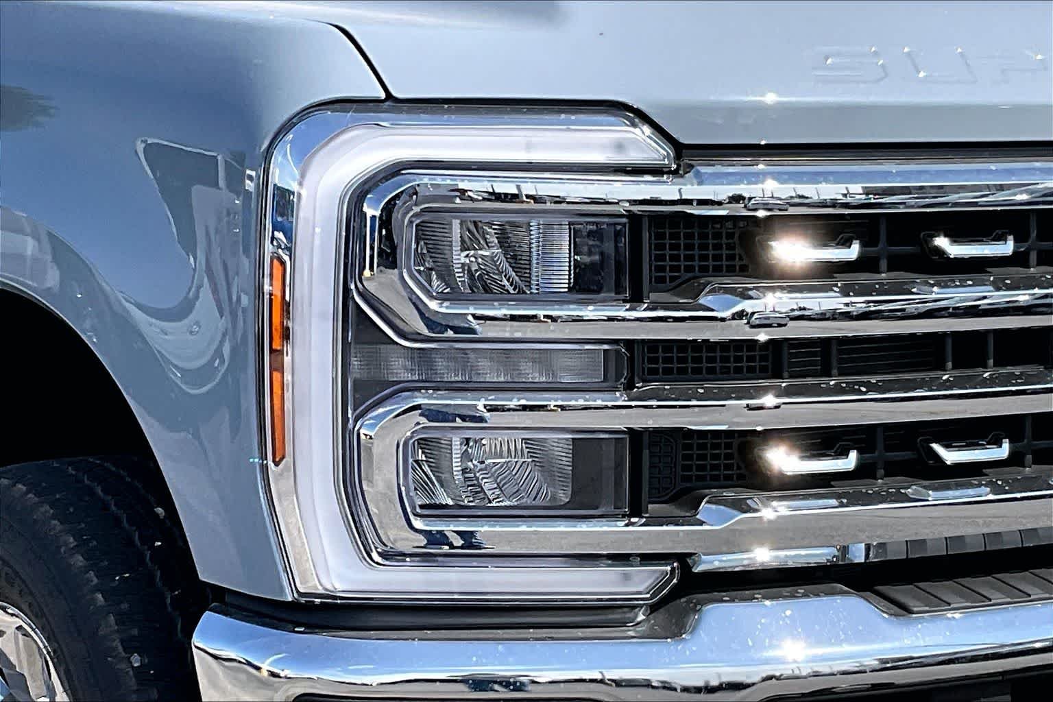 New 2026 Glacier Gray Metallic Tri-Coat Ford F-250® Lariat® image 10