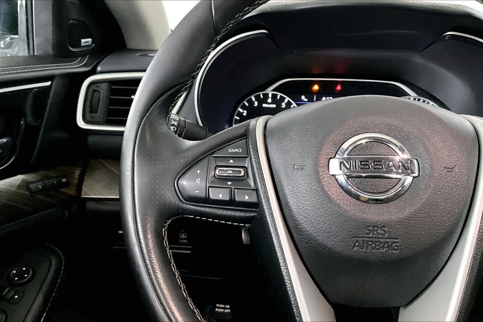Used 2018 Brilliant Silver Nissan Platinum image 24