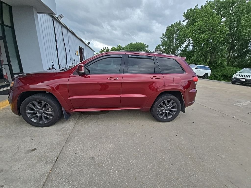 Used 2019 Red Jeep Overland image 3