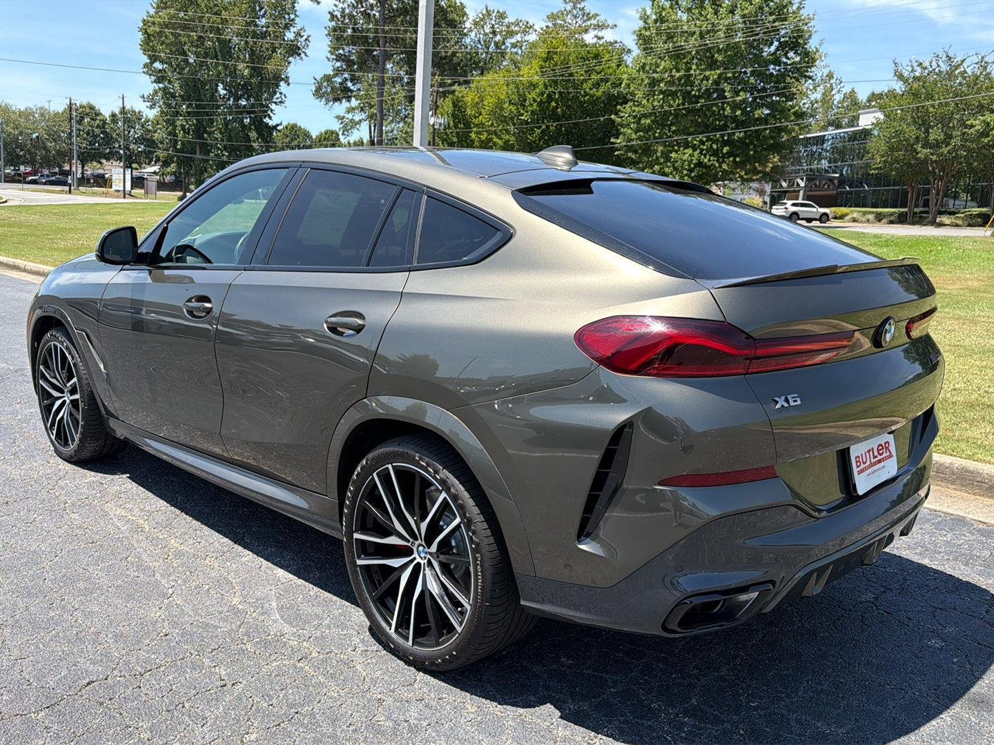 Used 2023 Manhattan Green Metallic BMW M50i image 4