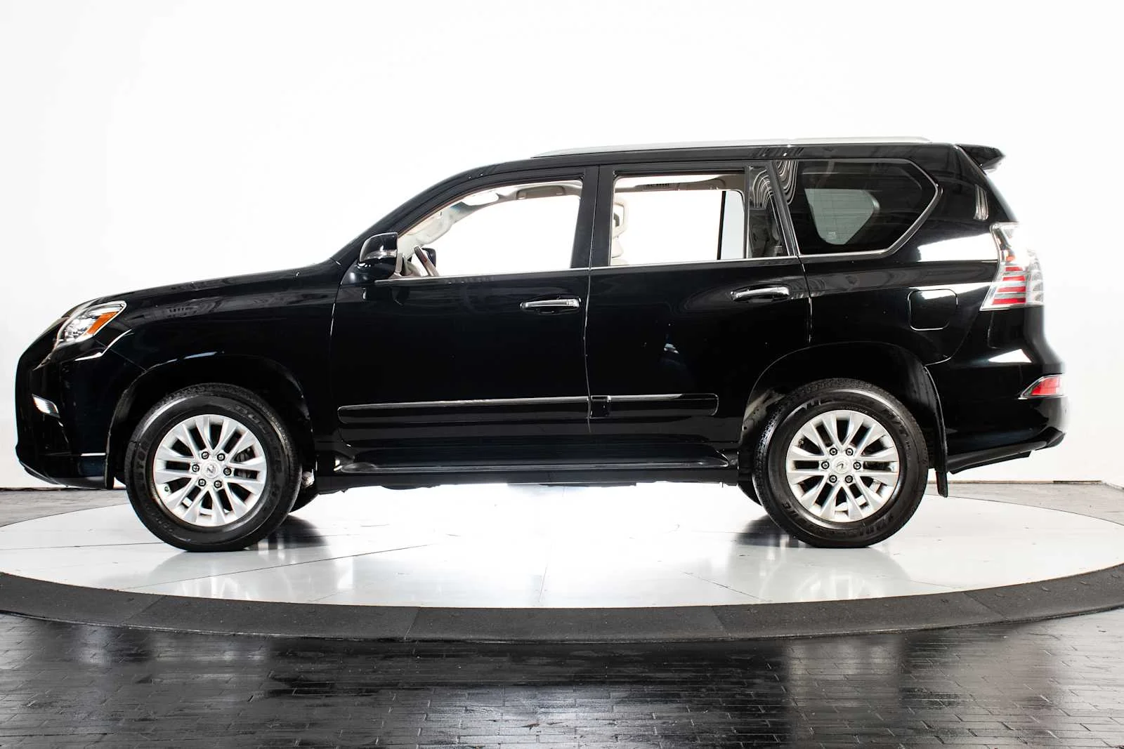 Used 2018 Black Onyx Lexus Premium image 2
