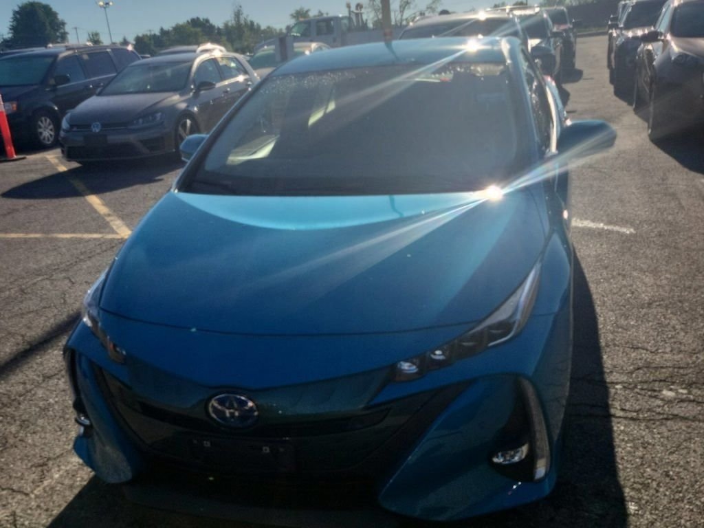 Used 2017 Blue Toyota Advanced image 7