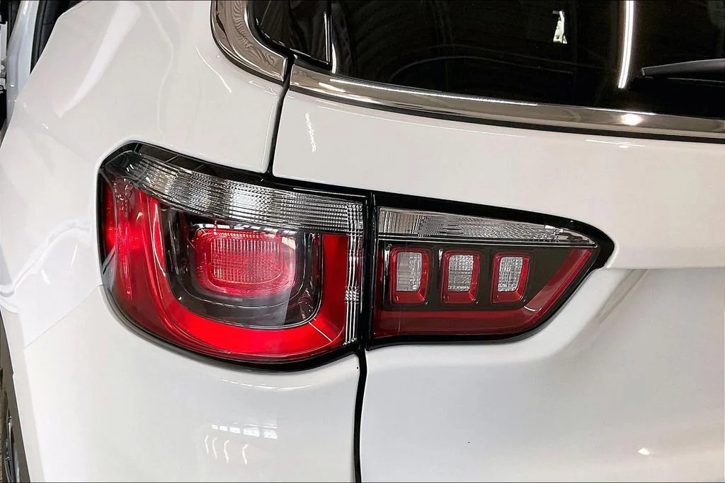 Used 2023 White Jeep Limited image 29