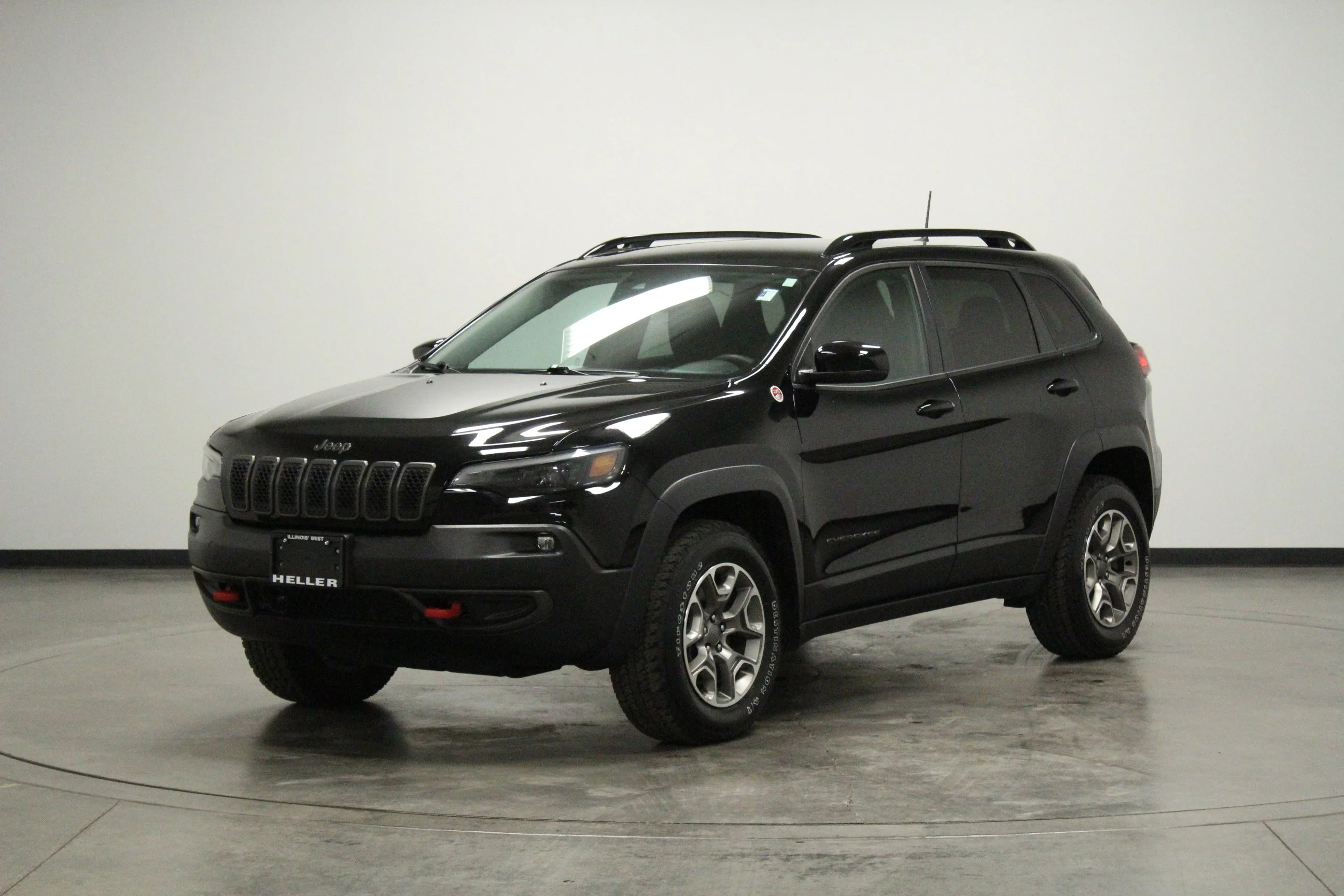 Used 2022 Diamond Black Crystal Pearlcoat Jeep Trailhawk image 4