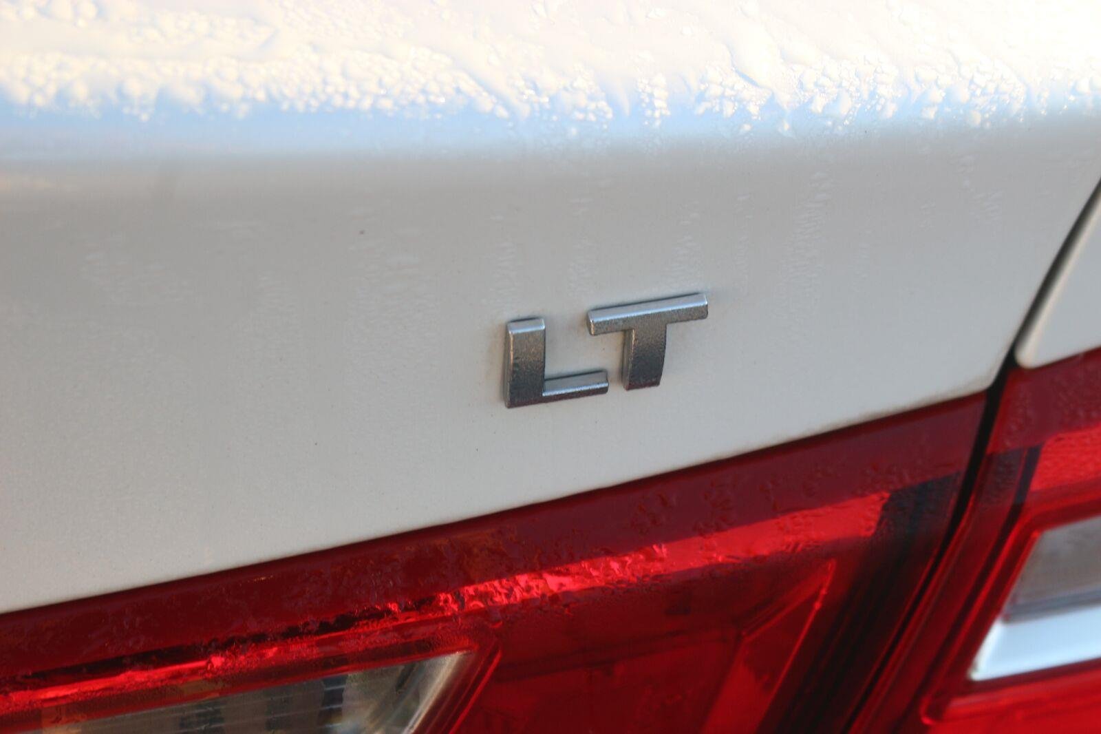 Used 2017 IRIDESCENT PEARL TRICOAT Chevrolet LT image 9