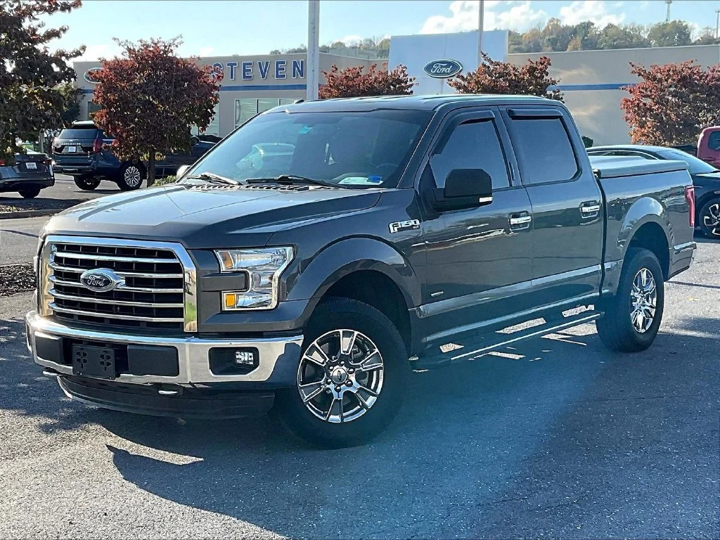Used 2016 Gray Ford XLT image 2