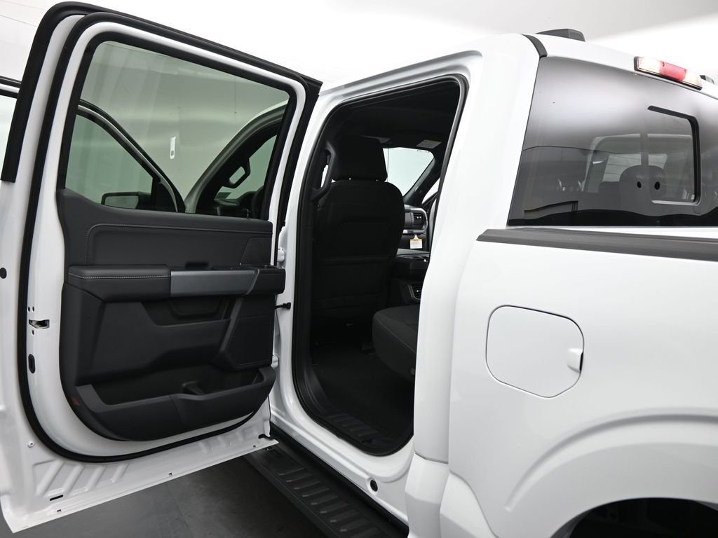 New 2026 Oxford White Ford XLT image 18