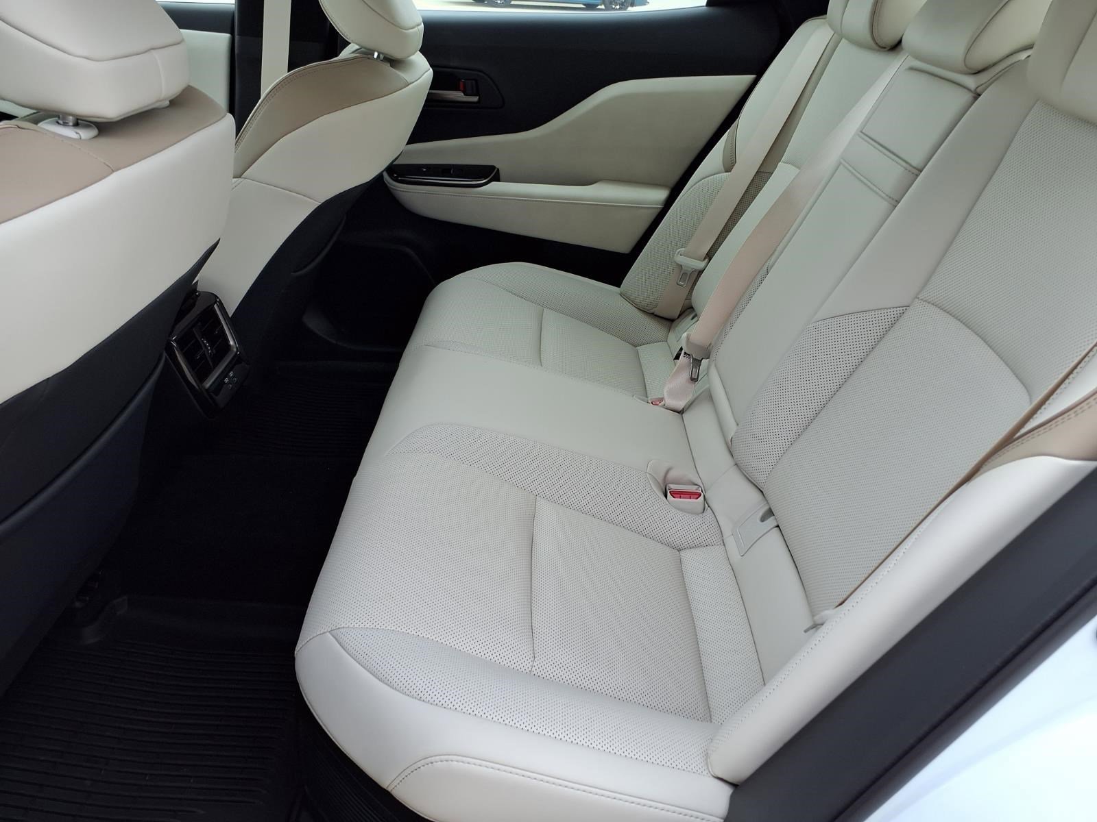New 2026 Oxygen White <sup>1</sup> Toyota  Limited image 10