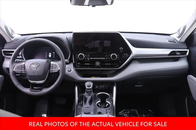 Certified Used 2026 PLATINUM WHITE PEARL MC. Toyota  image 5