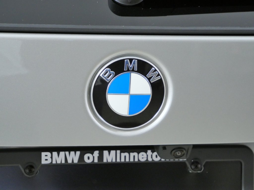 New 2027 Space Silver Metallic BMW xDrive28i image 13