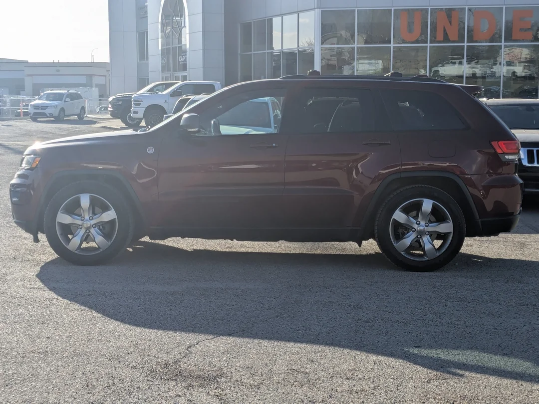 Certified Used 2017 Red Jeep Trailhawk - - 4x4 - Power Sunroof - Uconnect 8.4 Nav - Quadra-Lift Air - 3.6L Pentastar V6 & More! image 5
