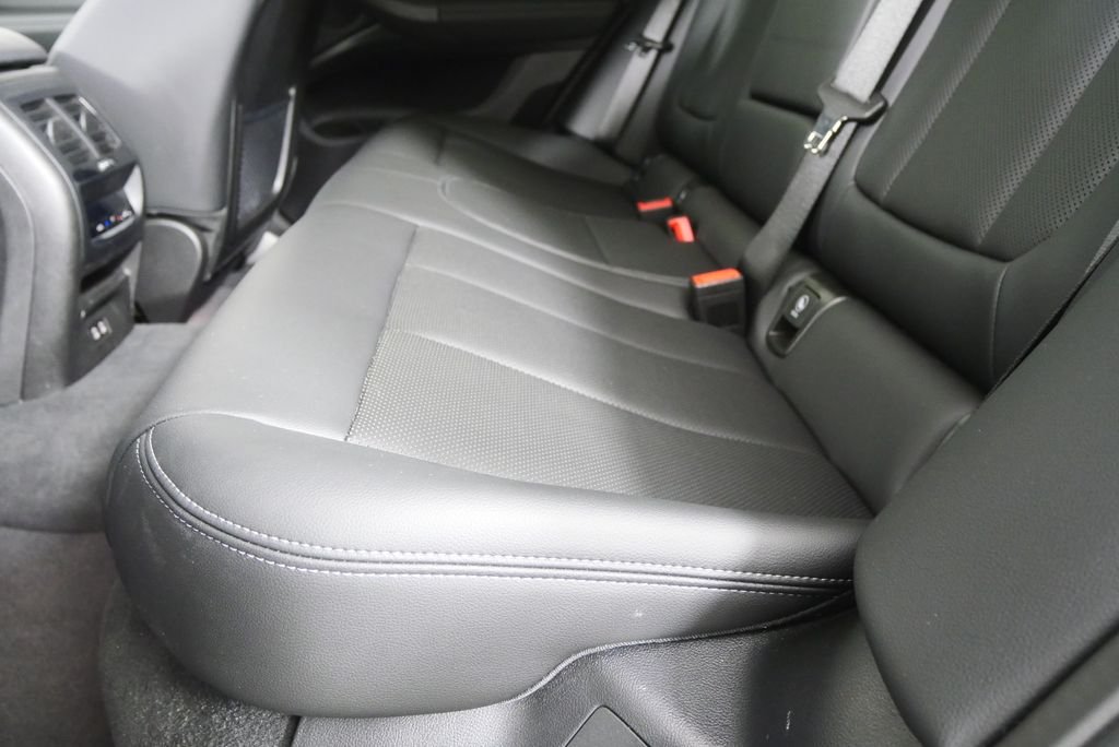 Used 2025 Mineral White Metallic BMW xDrive30i image 14
