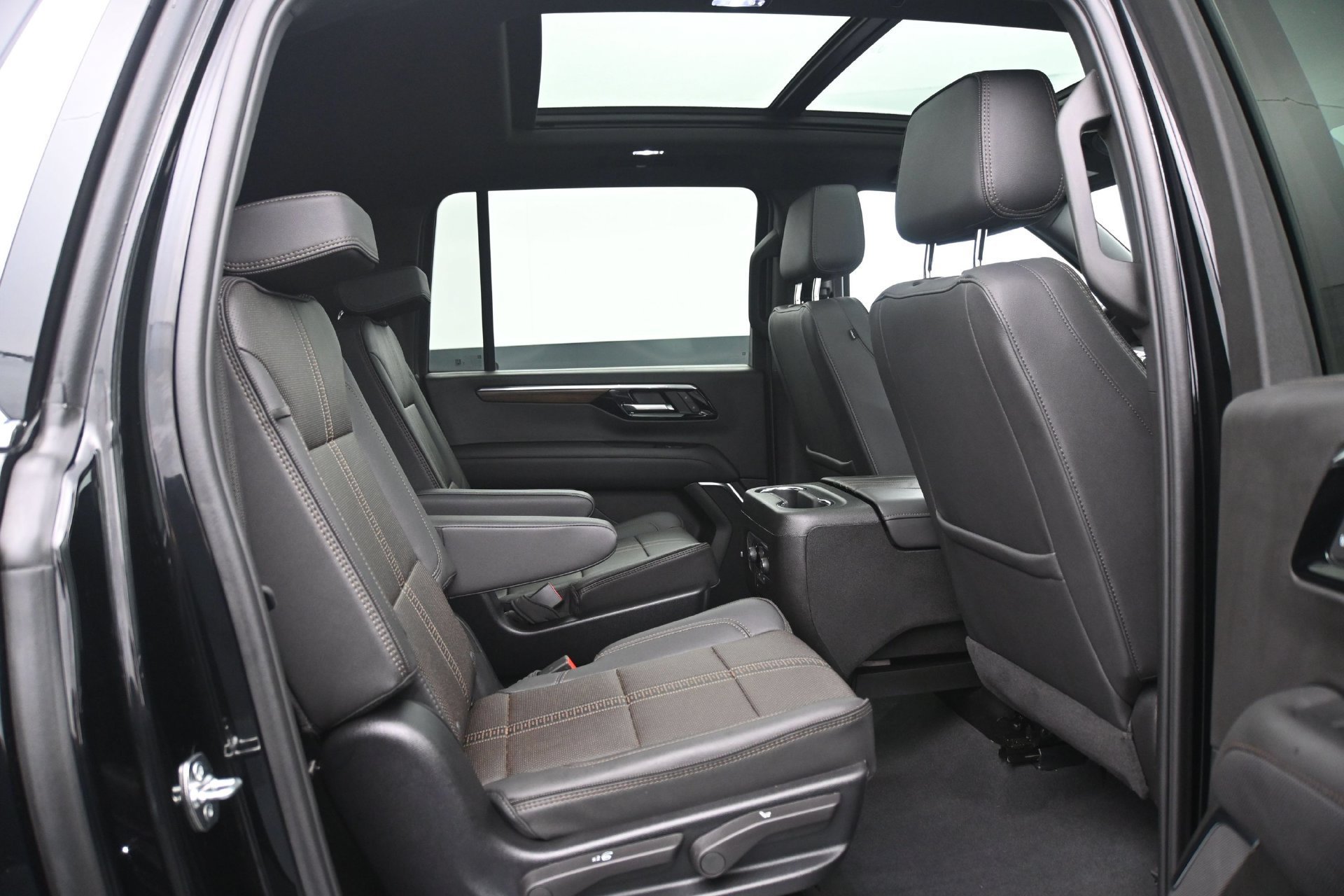 Used 2025 Black Chevrolet High Country image 14