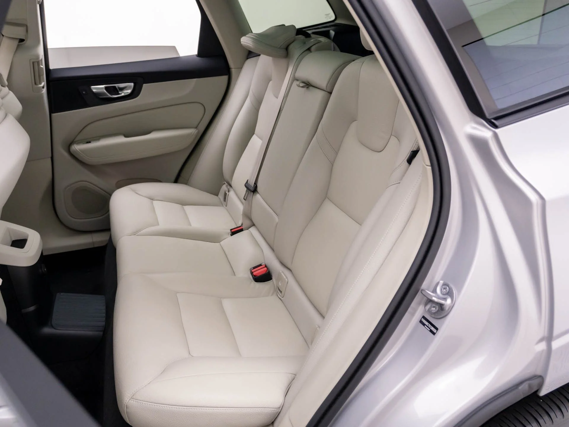 Used 2025 Silver Volvo T8 Plus image 15