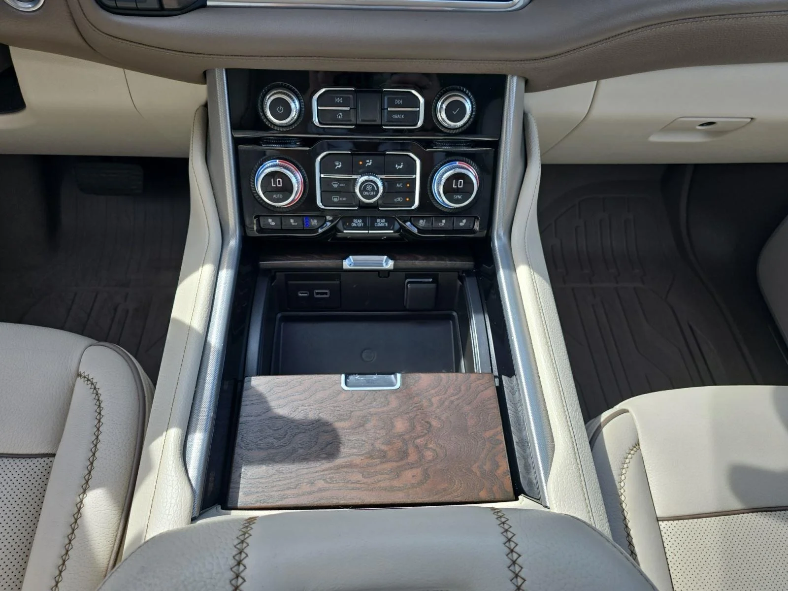Used 2021 White Frost Tricoat GMC Denali image 20