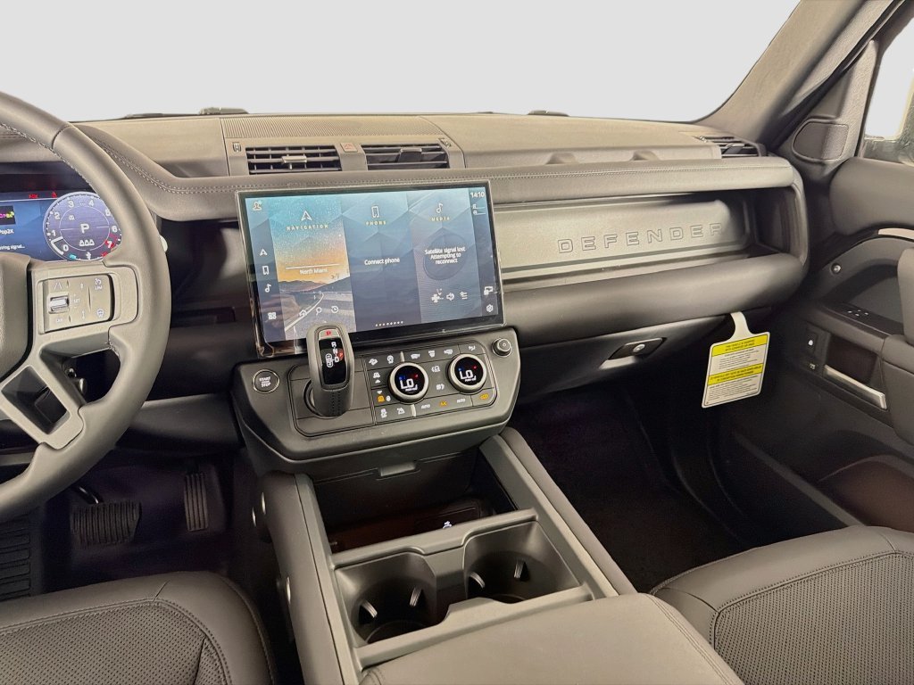 New 2026 Santorini Black Land Rover X-Dynamic SE image 25