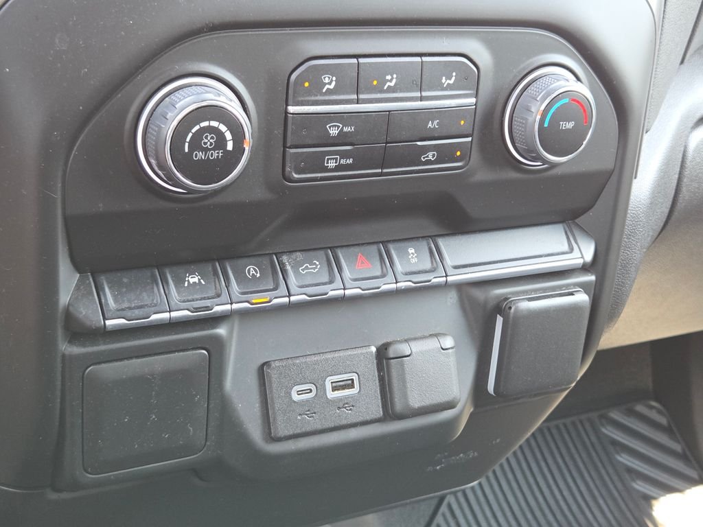 Used 2025 White Chevrolet Custom image 28