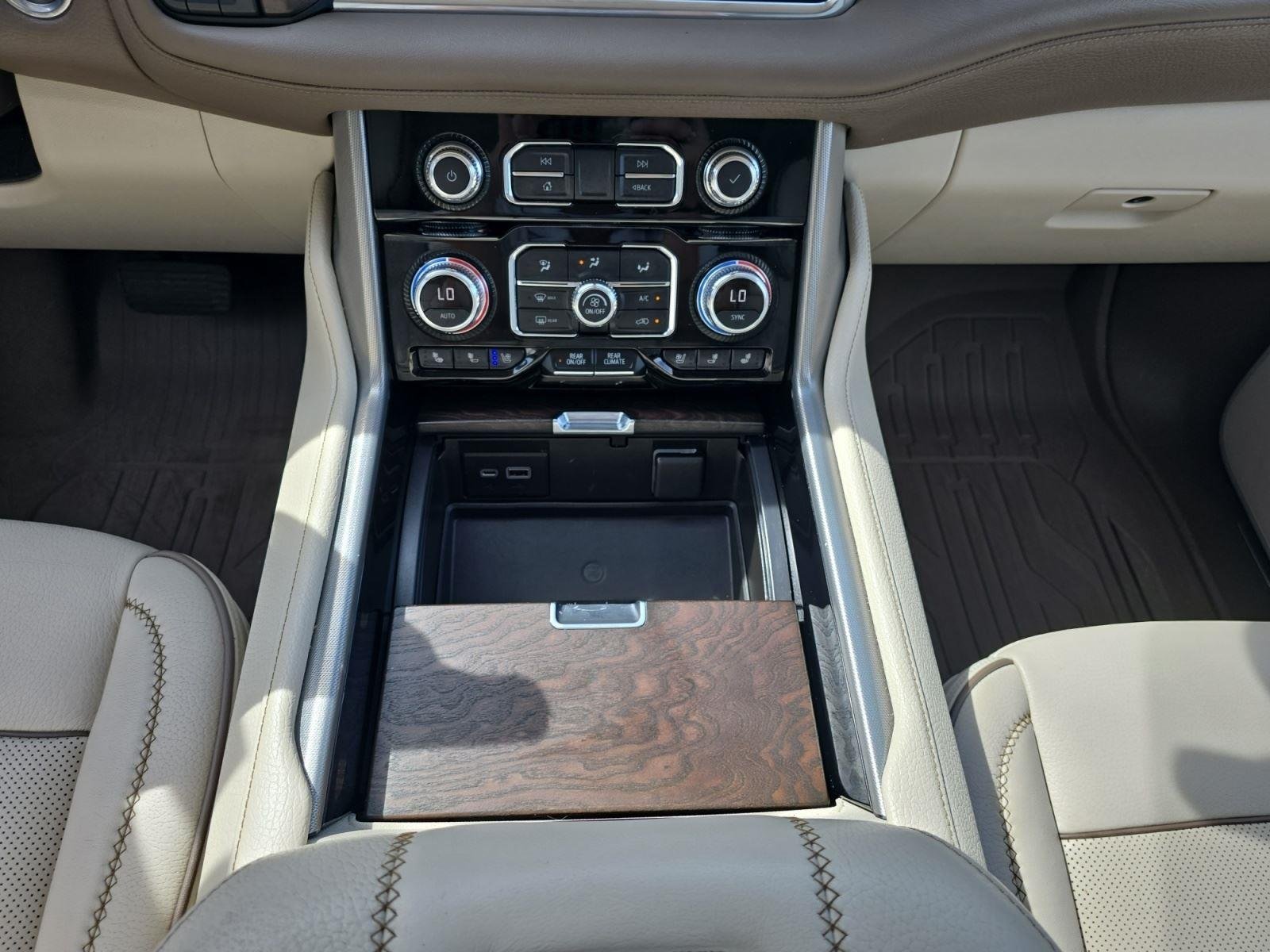 Used 2021 White Frost Tricoat GMC Denali image 20