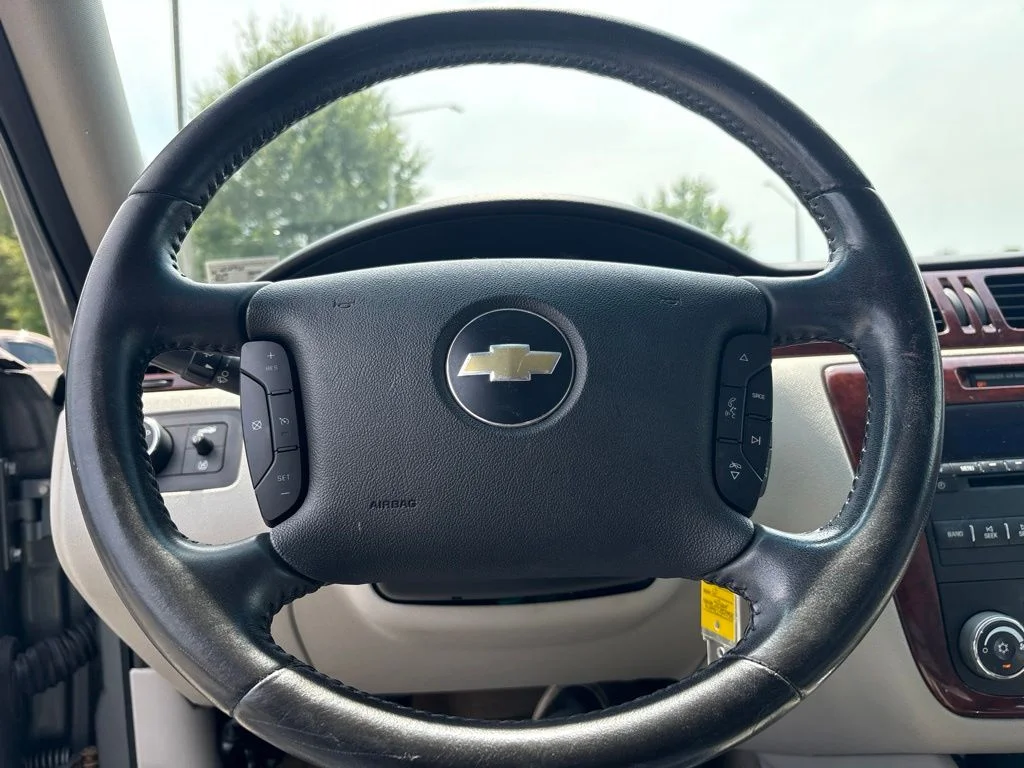 Used 2009 Dark Silver Metallic Chevrolet LT image 19