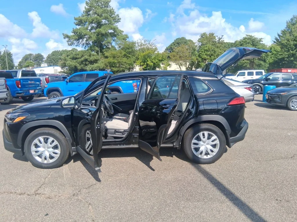 Used 2025 Black Toyota L image 21