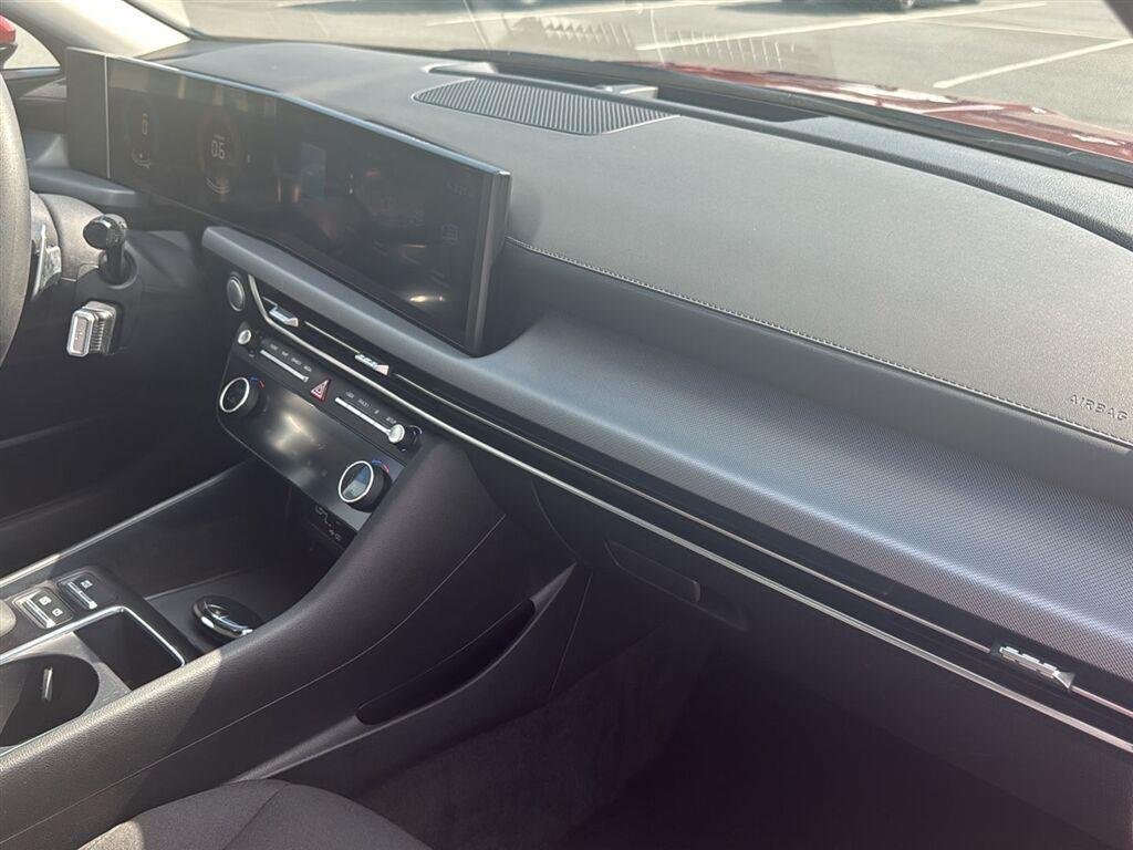 Used 2025 Ultimate red Hyundai SEL image 27