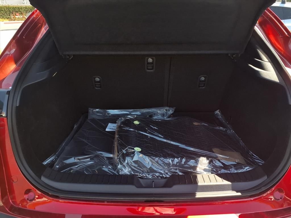 2025 Mazda CX-30 Premium - Photo 6