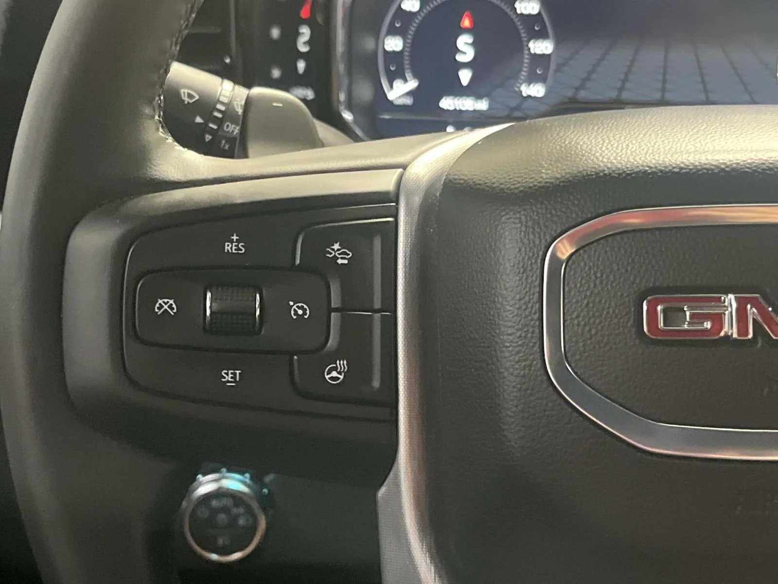 Certified Used 2024 Onyx Black GMC Elevation image 18