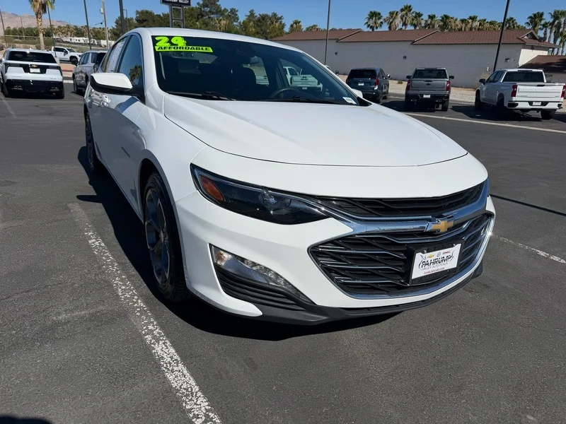 Used 2024 Summit White Chevrolet 1LT image 1