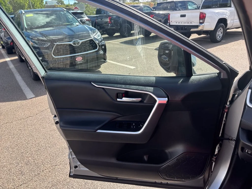 Used 2021 Silver Toyota XLE image 32