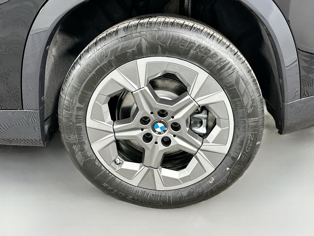 Used 2026 Jet Black BMW xDrive28i image 23