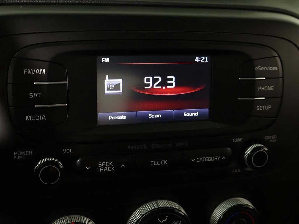 Used 2015 Green Kia Base image 38