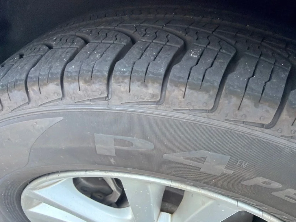 Used 2017 Red Hyundai Base image 14