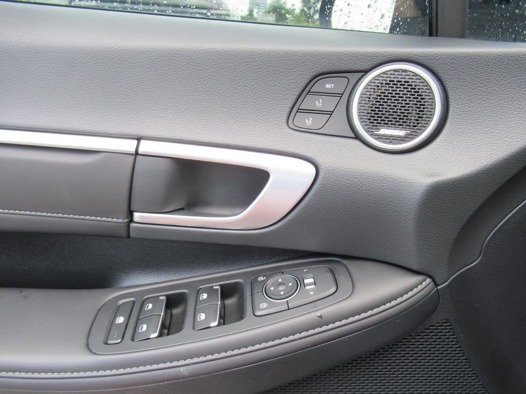 Used 2022 Black Hyundai Limited image 22