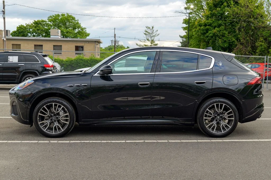 New 2025 Nero Noctis Black Maserati Base image 4
