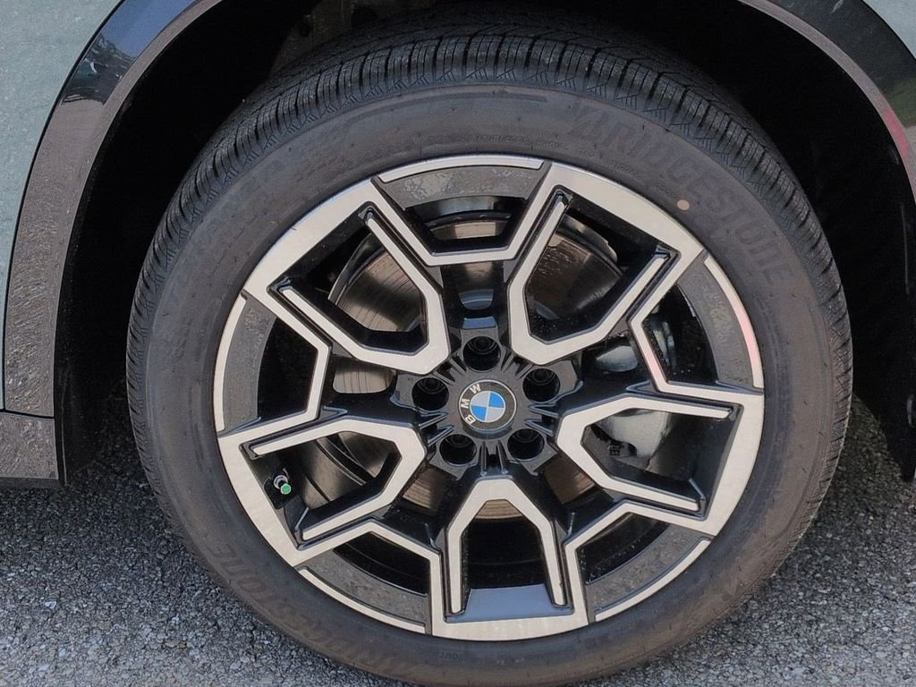 New 2026 Green Metallic BMW xDrive28i image 11