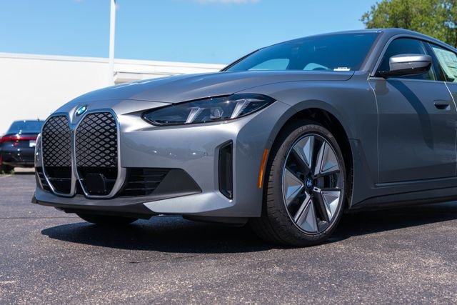 New 2026 Skyscraper Grey Metallic BMW xDrive40 image 6