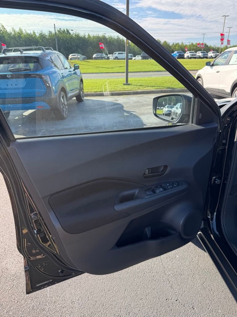 2025 Nissan KICKS PLAY Base - Photo 10