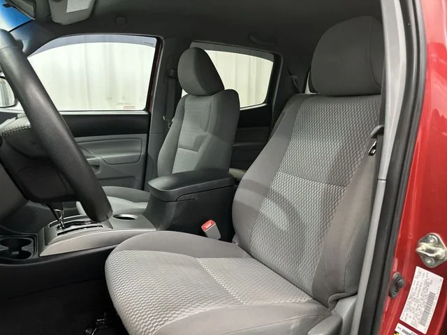 Used 2015 Red Toyota Base image 16