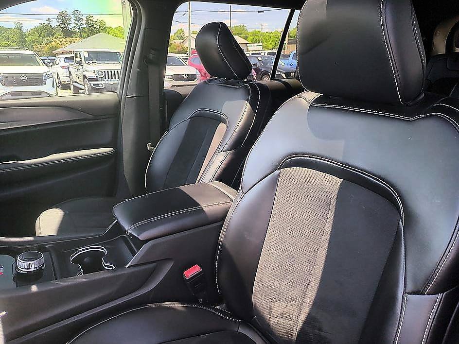 Used 2023 Silver Zynith Jeep Altitude X image 13
