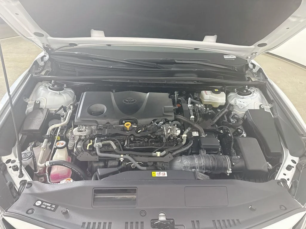 Used 2021 Wind Chill Pearl Toyota Hybrid XLE image 30