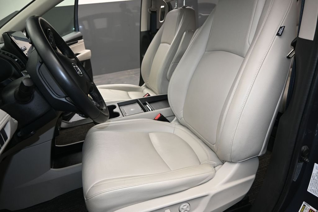 Used 2025  Honda EX-L image 15