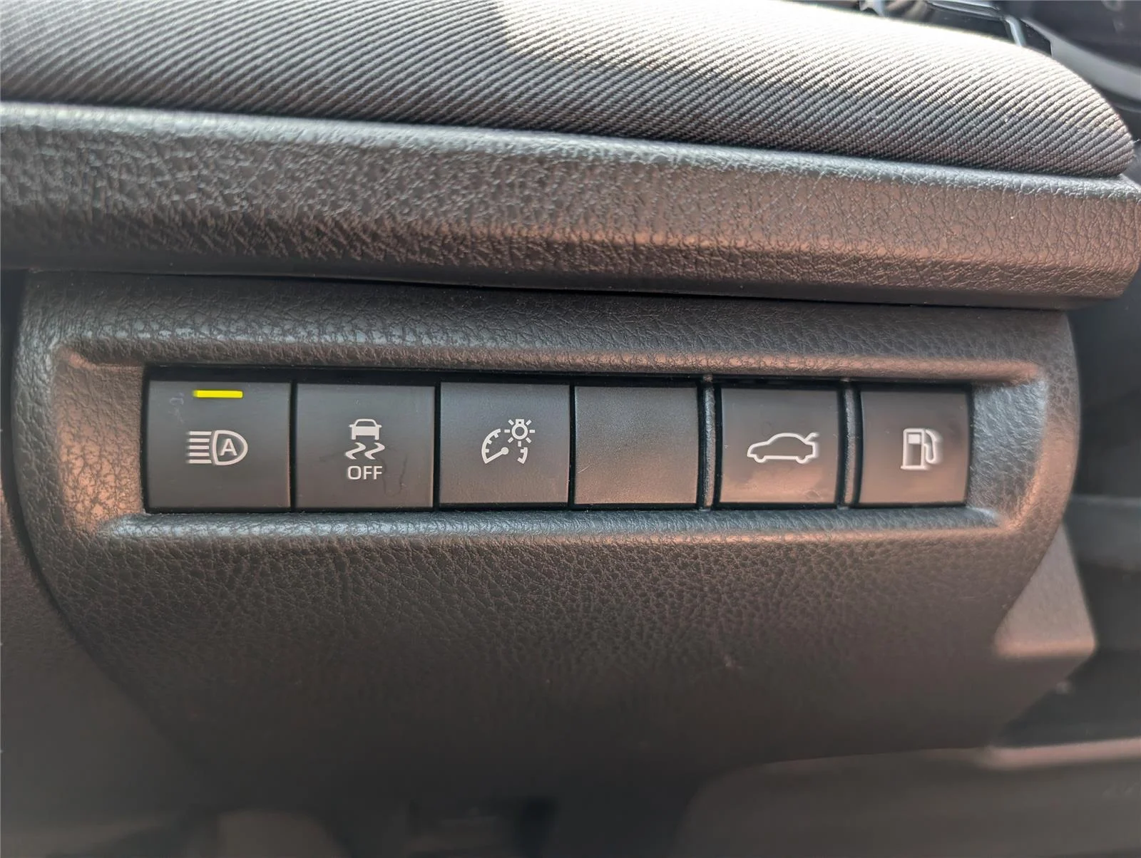 Used 2025 Ice Cap Toyota LE image 25