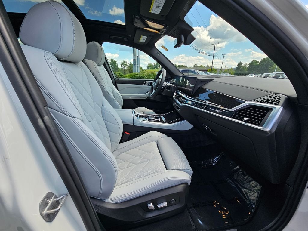 Certified Used 2026 Mineral White Metallic BMW xDrive40i image 15