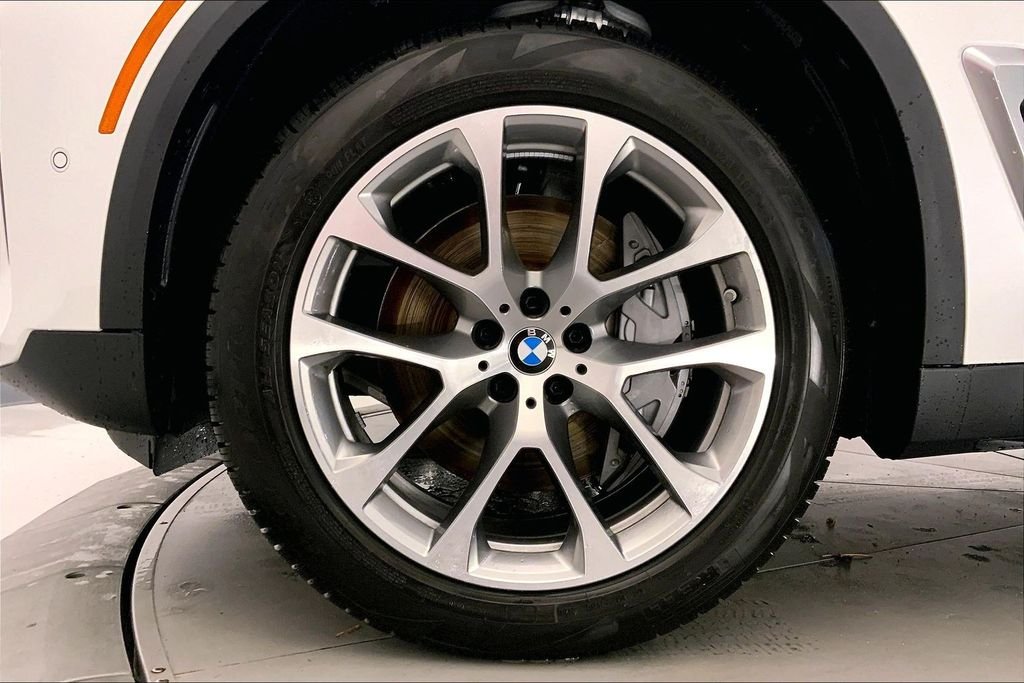 Used 2026 Mineral White Metallic BMW  image 9