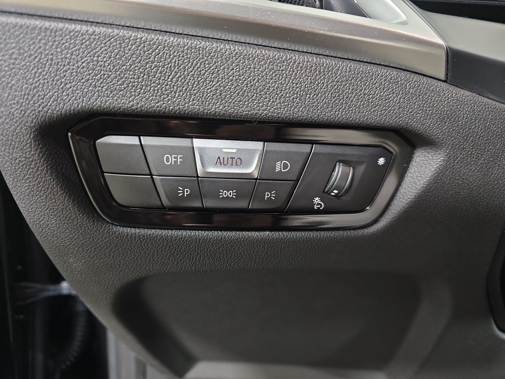 New 2026 Black Sapphire Metallic BMW 330i xDrive image 26